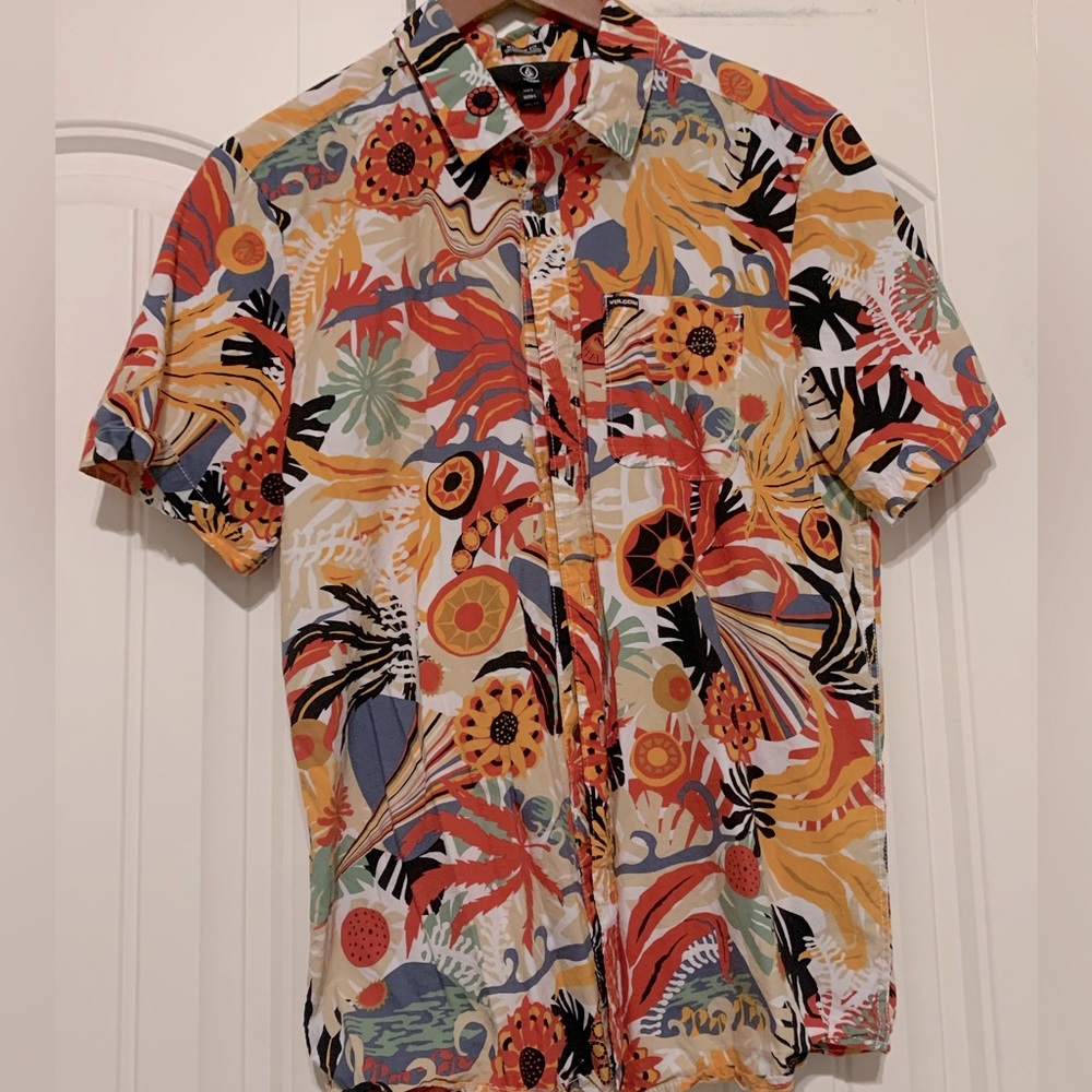 Volcom floral button down. Men’s size M